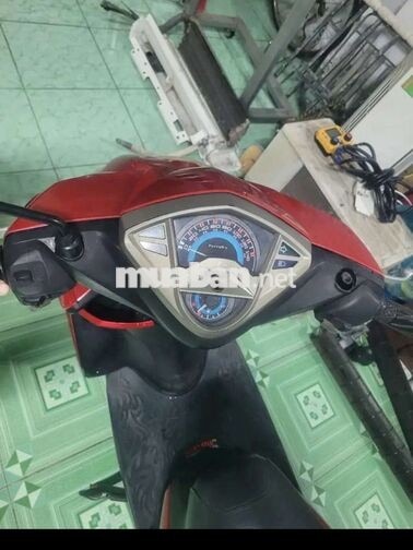Yamaha Luvias màu đỏ
