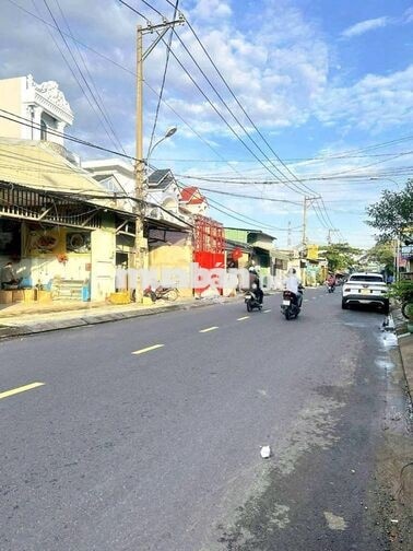 Bán đất 97m2 tặng kho xưởng gần chợ Gà Hóc Môn