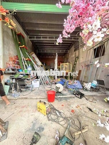 Bán đất 97m2 tặng kho xưởng gần chợ Gà Hóc Môn