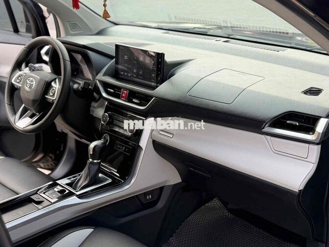 Toyota Veloz 2022 Top Đen 7 chỗ