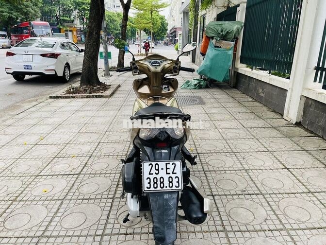 Honda Air Blade 125cc màu vàng đồng