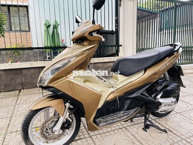 Honda Air Blade 125cc màu vàng đồng
