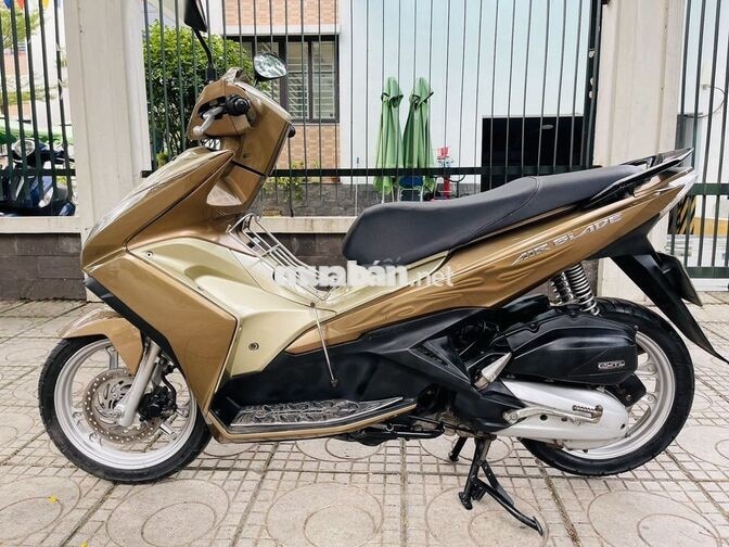 Honda Air Blade 125cc màu vàng đồng