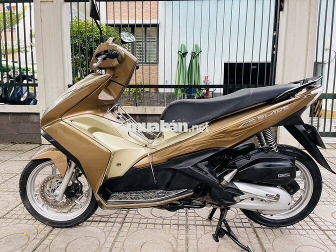 Honda Air Blade 125cc màu vàng đồng