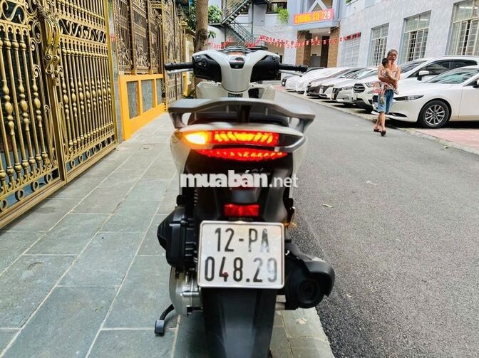 Honda SH 125i 2024 màu trắng nguyên bản