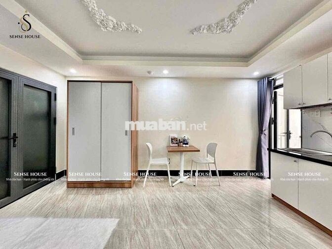 Cho thuê phòng trọ FULL NỘI THẤT có ban công tại trung tâm Quận 10