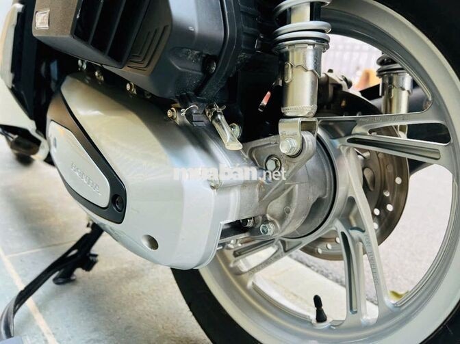 Honda SH 125i 2024 màu trắng nguyên bản