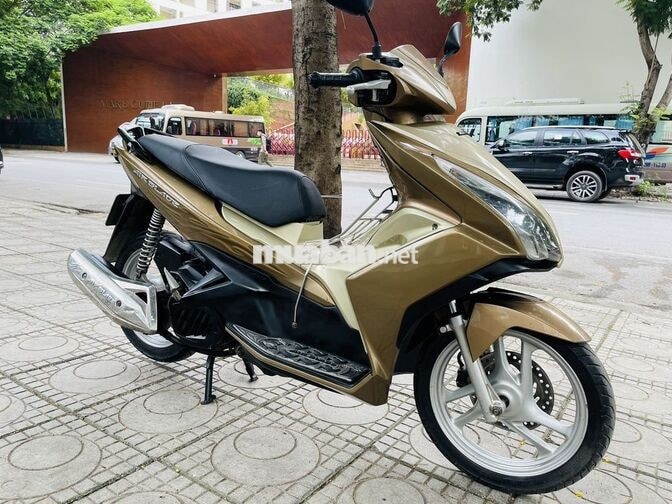 Honda Air Blade 125cc màu vàng đồng