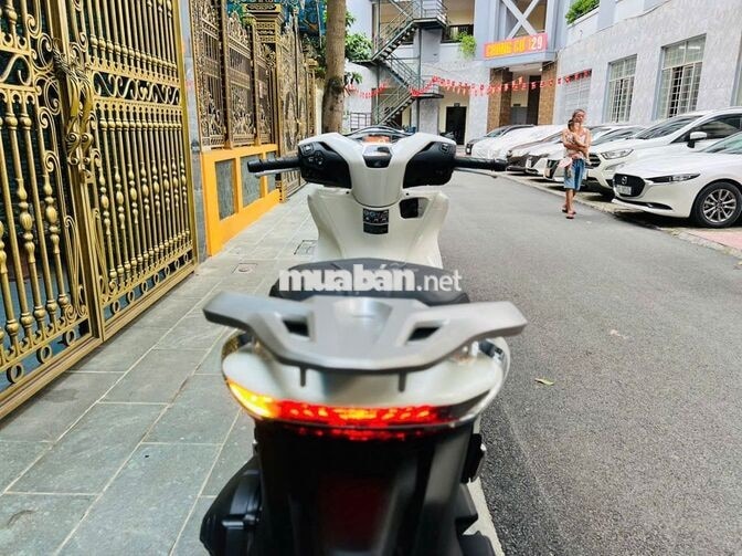Honda SH 125i 2024 màu trắng nguyên bản