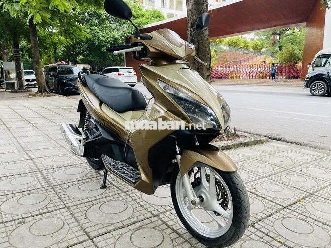 Honda Air Blade 125cc màu vàng đồng