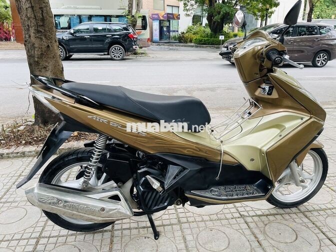 Honda Air Blade 125cc màu vàng đồng