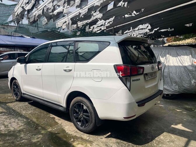 Toyota Innova 2018 2.0E trắng
