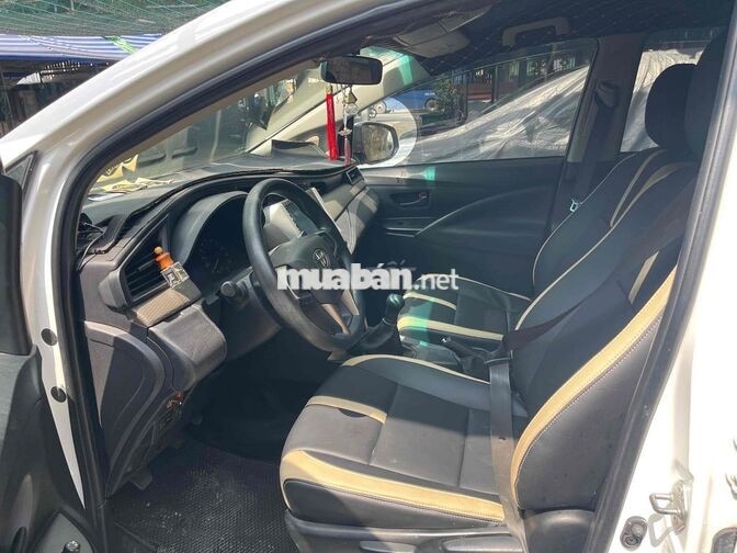 Toyota Innova 2018 2.0E trắng