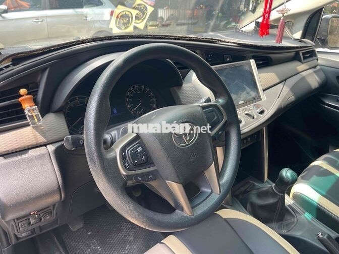 Toyota Innova 2018 2.0E trắng