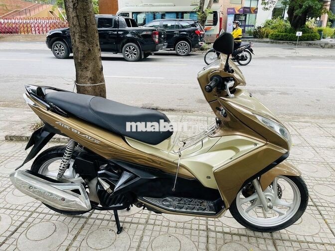 Honda Air Blade 125cc màu vàng đồng