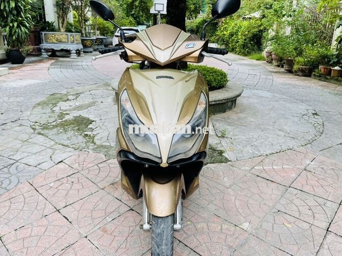 Honda Air Blade 125cc màu vàng đồng