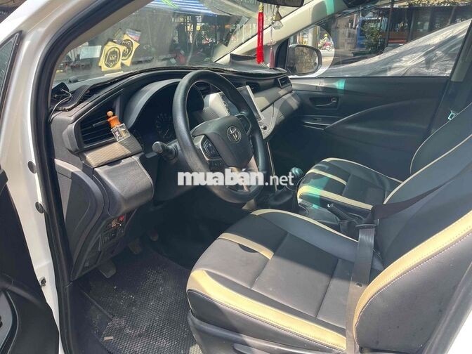 Toyota Innova 2018 2.0E trắng