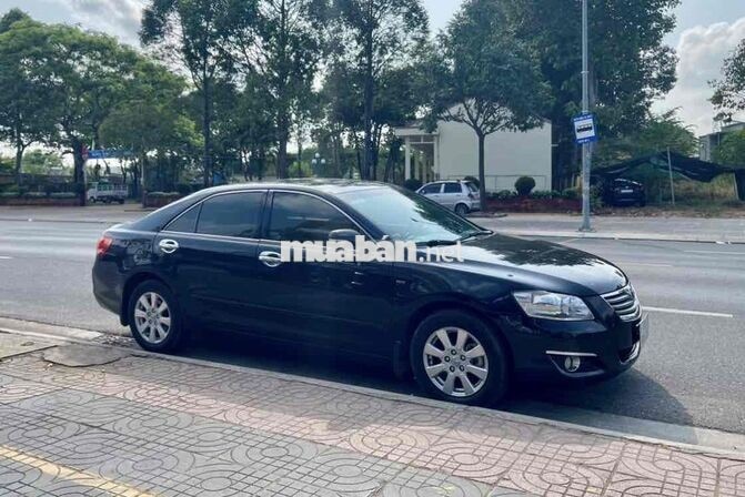 Toyota Camry 2.5 Tự động đen