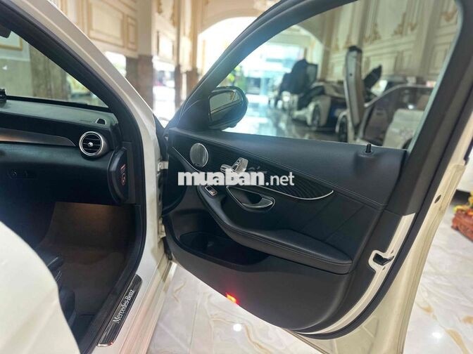 Mercedes-Benz C300 2016 Trắng 5 chỗ