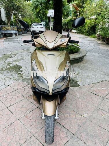 Honda Air Blade 125cc màu vàng đồng