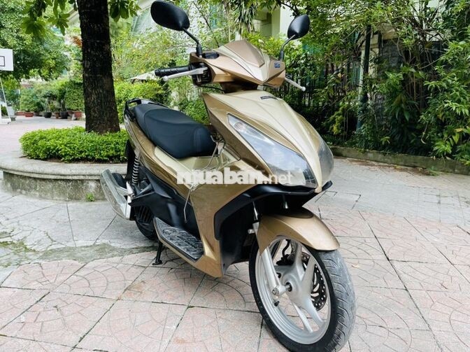 Honda Air Blade 125cc màu vàng đồng