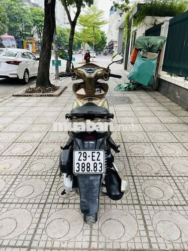 Honda Air Blade 125cc màu vàng đồng