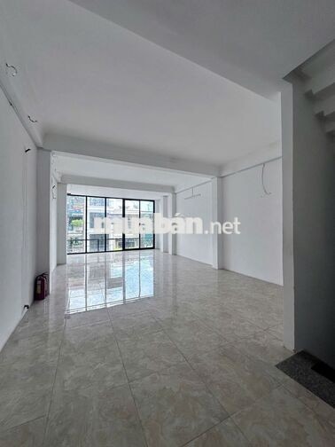 CHO THUÊ NHÀ hơn 1.000m2 MẶT TIỀN TRẦN QUANG KHẢI TÂN ĐỊNH QUẬN 1 