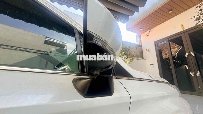 Toyota Veloz Cross 2024 Trắng 7 chỗ