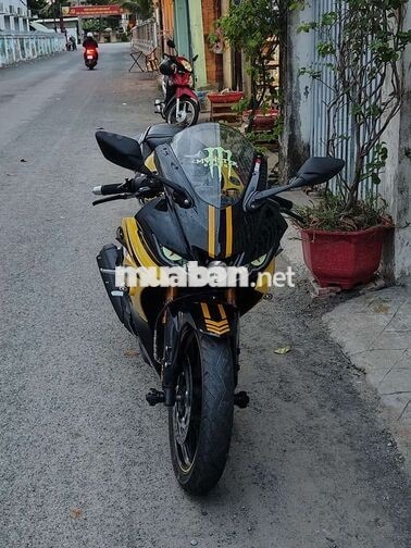 Yamaha YZF-R15 màu vàng đen