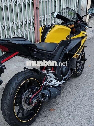 Yamaha YZF-R15 màu vàng đen