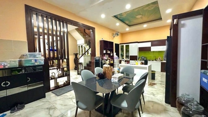 BÁN NHÀ 2 MẶT TIỀN ĐƯỜNG TRẦN XUÂN SOẠN, QUẬN 7