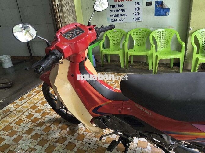 Suzuki RGV 120 màu Đỏ