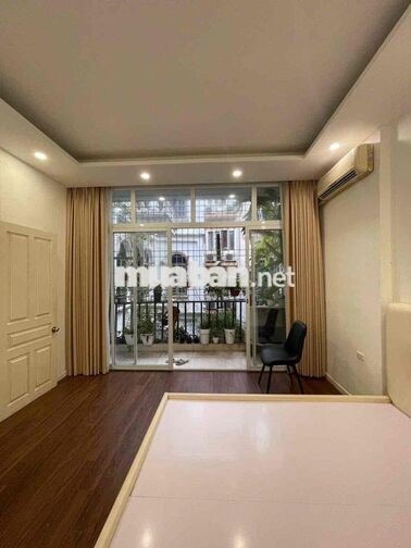 CHO THUÊ NHÀ LA THÀNH 40m2x5T, MỚI, ĐẸP, FULL NỘI THẤT
