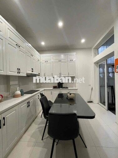 CHO THUÊ NHÀ LA THÀNH 40m2x5T, MỚI, ĐẸP, FULL NỘI THẤT