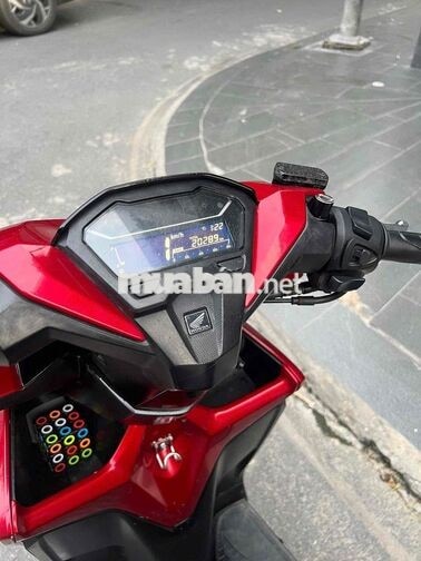 Honda Vario 125 màu đỏ candy