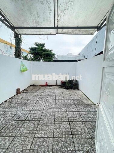 Nhà có sân trước sau 4x26 hẻm 359 Nguyễn Văn Cừ