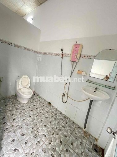 Nhà có sân trước sau 4x26 hẻm 359 Nguyễn Văn Cừ