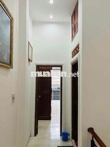 Hẻm xe hơi 8m2 xe tránh nhau thoải mái !!!!!!!!!!