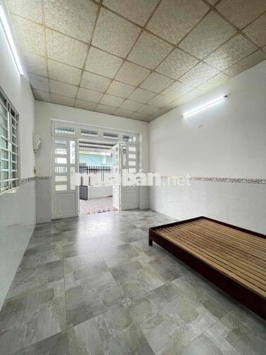 Nhà có sân trước sau 4x26 hẻm 359 Nguyễn Văn Cừ