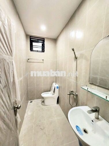 Cho thuê phòng chỉ 1km ĐH Bách Khoa, nhà mới XD, WC & lối đi riêng