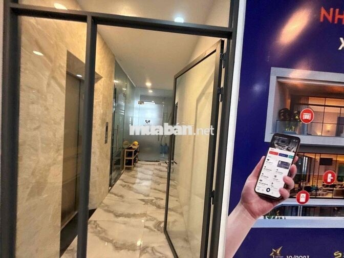 văn phòng 100m2 full nt, ngăn kính sẵn phòng GĐ có thang máy