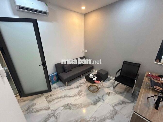 văn phòng 100m2 full nt, ngăn kính sẵn phòng GĐ có thang máy