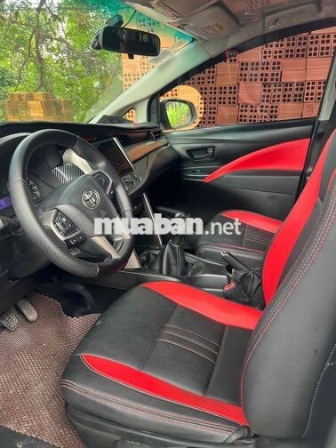 Toyota Innova 7 chỗ số sàn xăng trắng 97.452 km