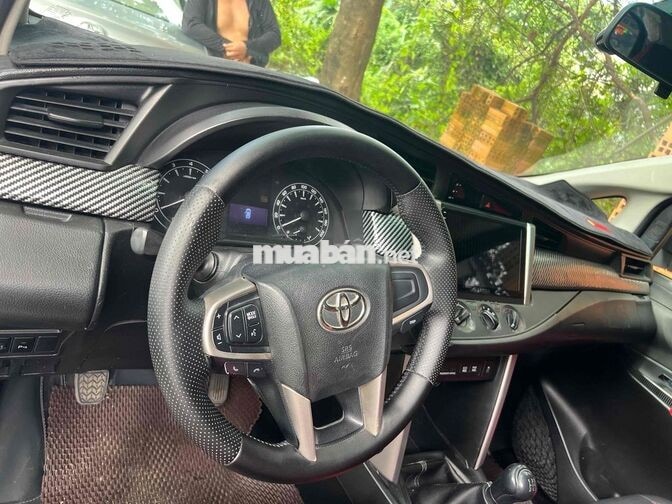 Toyota Innova 7 chỗ số sàn xăng trắng 97.452 km