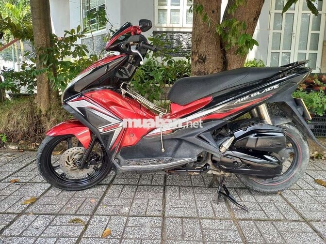 Honda Air Blade 125 Đỏ đen có giao lưu xe khác