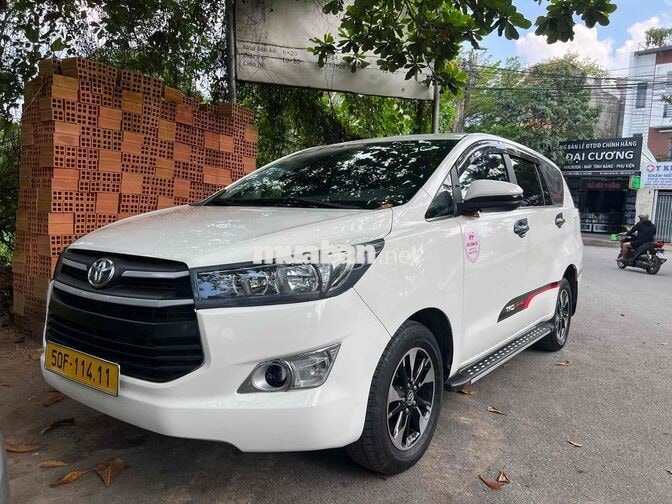 Toyota Innova 7 chỗ số sàn xăng trắng 97.452 km