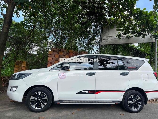 Toyota Innova 7 chỗ số sàn xăng trắng 97.452 km