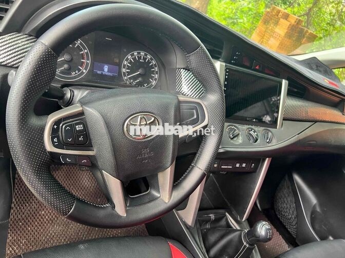 Toyota Innova 7 chỗ số sàn xăng trắng 97.452 km