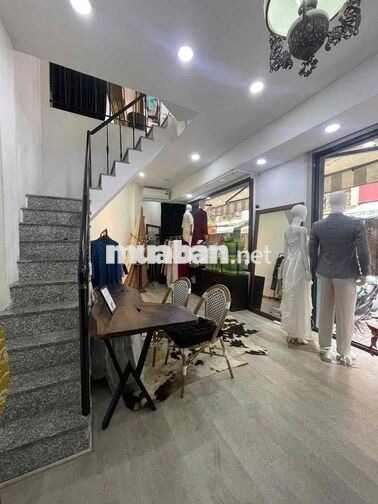 NGAY CHỢ BẾN THÀNH NGANG NGANG 9M – 1 TRỆT 3 LẦU SUỐT GIÁ 49TR