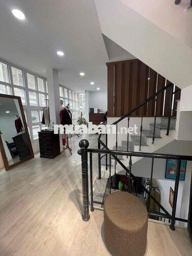NGAY CHỢ BẾN THÀNH NGANG NGANG 9M – 1 TRỆT 3 LẦU SUỐT GIÁ 49TR
